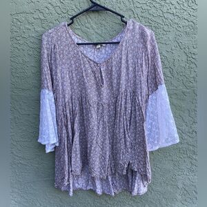 EUC UMGEE Beige & White Flowers Roundneck Peasant Shirt with Lace Arms Medium